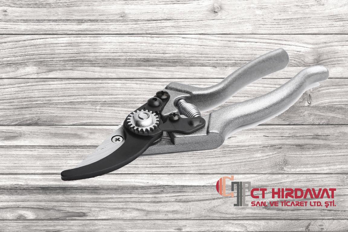  Pruning shears with Ergonomic Handle